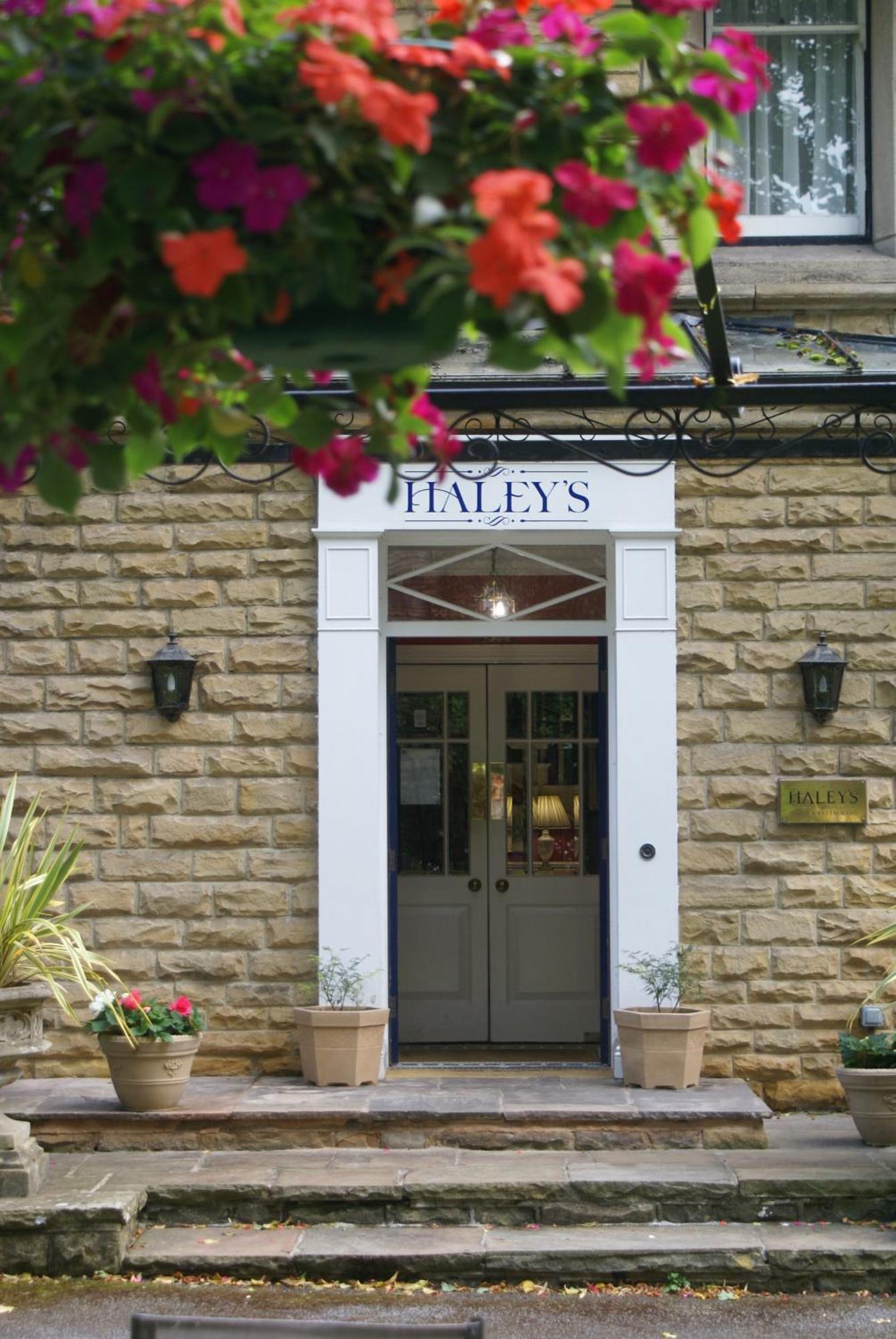 Haley's 3* Leeds (West Yorkshire)