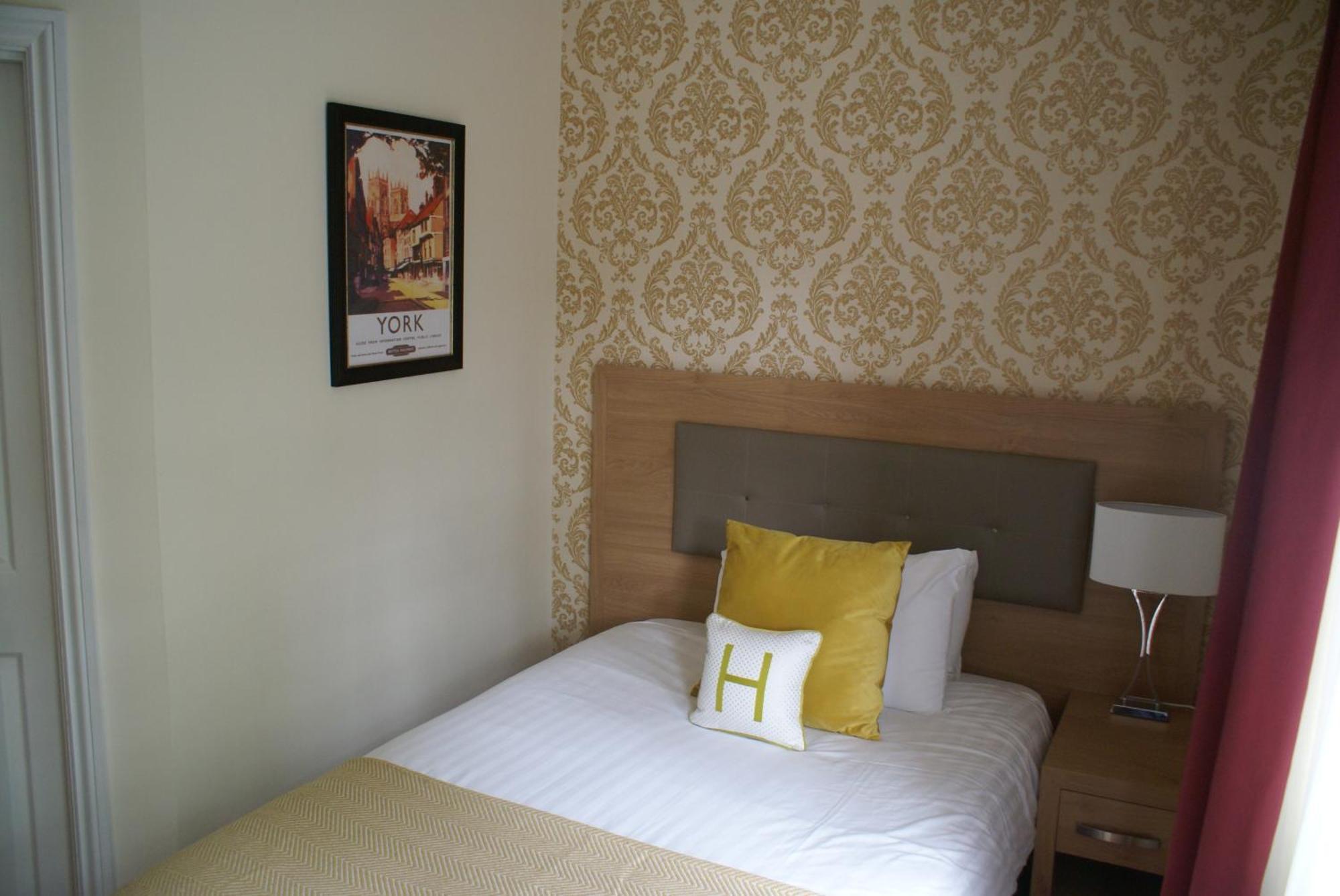 Haley's 3* Leeds (West Yorkshire)